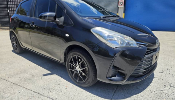 2017 Auto Toyota Yaris with low kms and easy finance 2.jpg